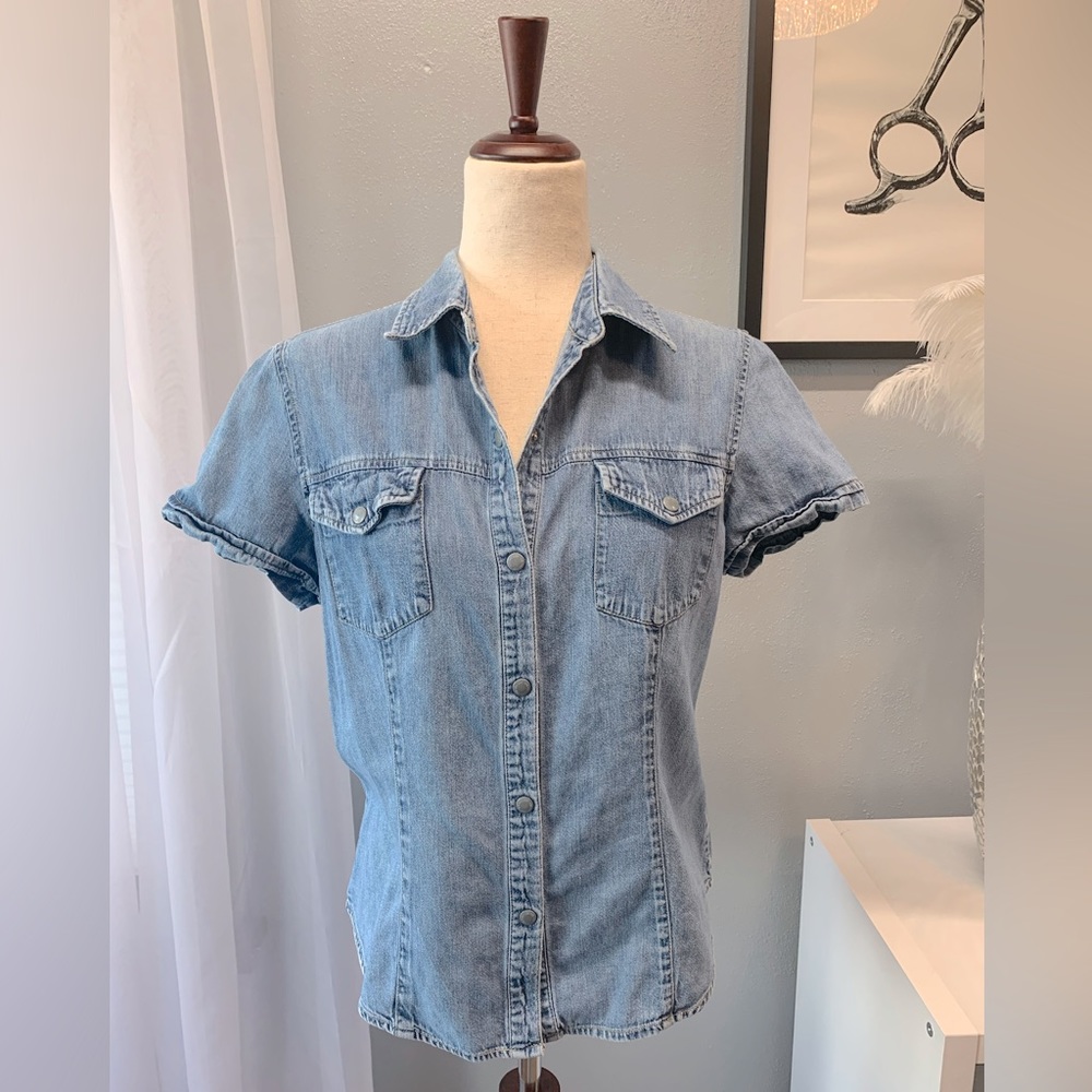 New York & Company Short Sleeve Denim Snap Closure Shirt Women’s Medium